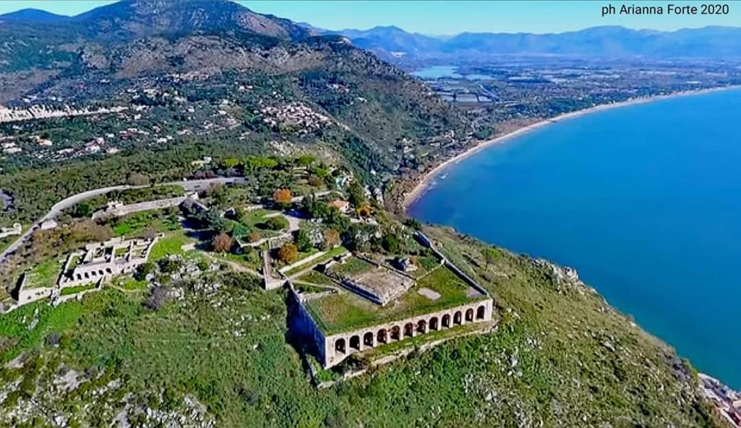 Royal Rooms Terracina Eksteriør billede
