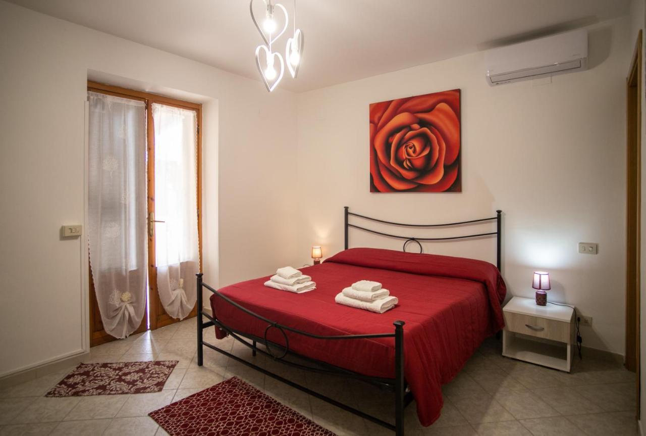 Royal Rooms Terracina Eksteriør billede