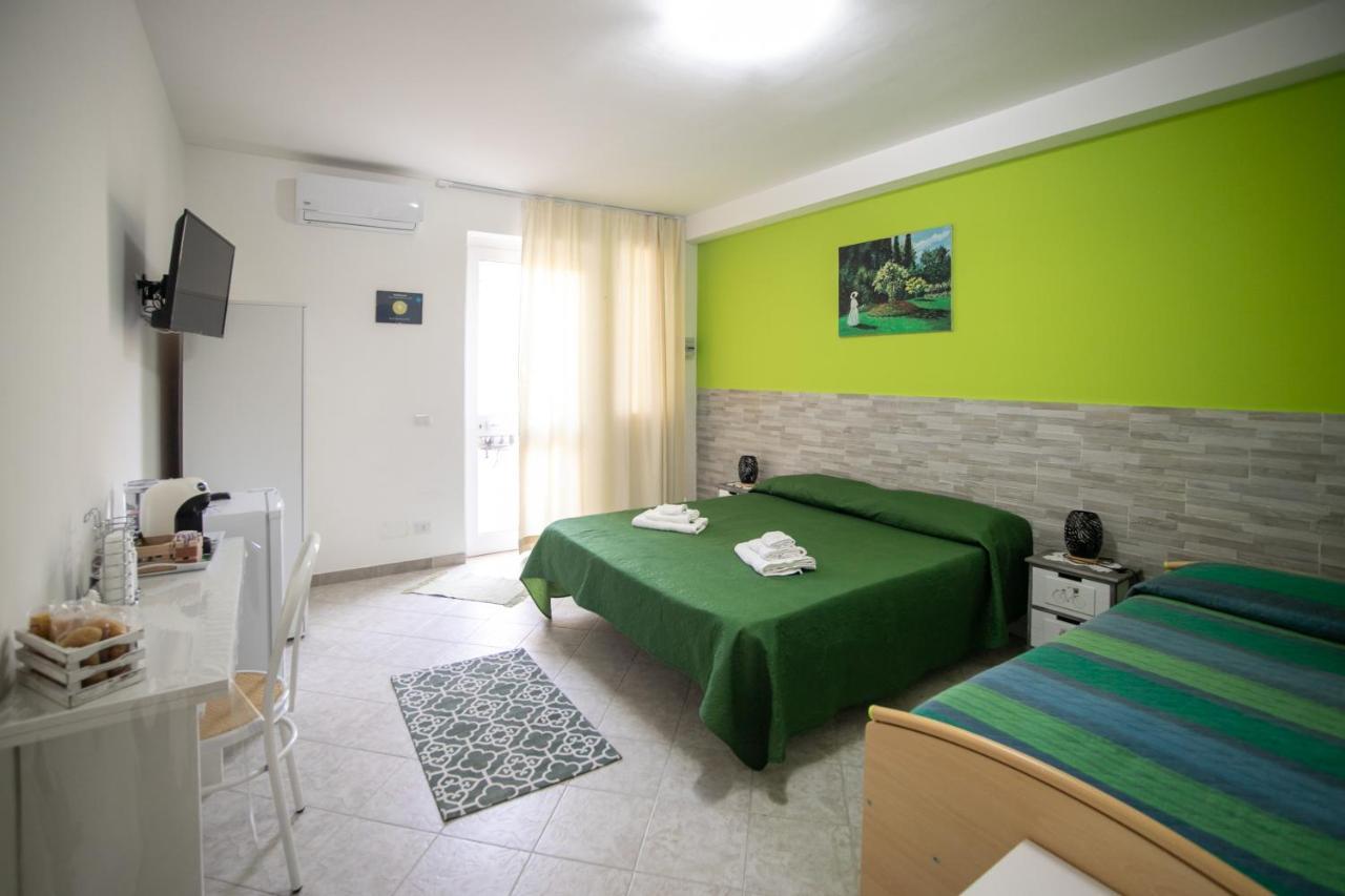 Royal Rooms Terracina Eksteriør billede
