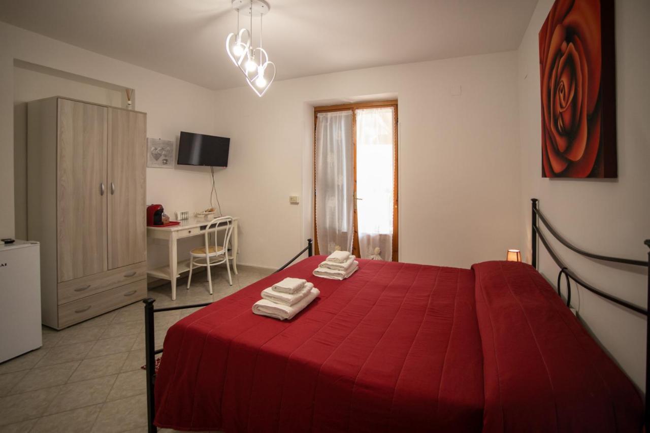 Royal Rooms Terracina Eksteriør billede
